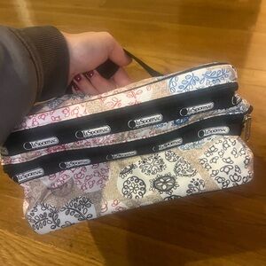 NEW WITH TAGS Lesportsac Floral Cosmetic Bag